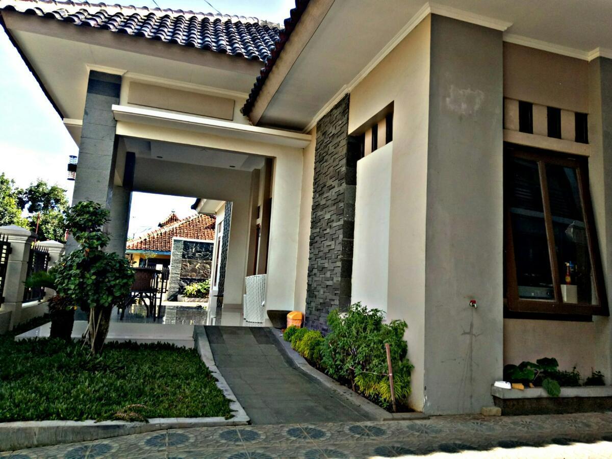 Wisma Andali Syariah Near Rsud Cideres Majalengka Esterno foto